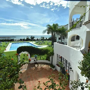 Cabopino Apartament, Marbella's Beach Apartment